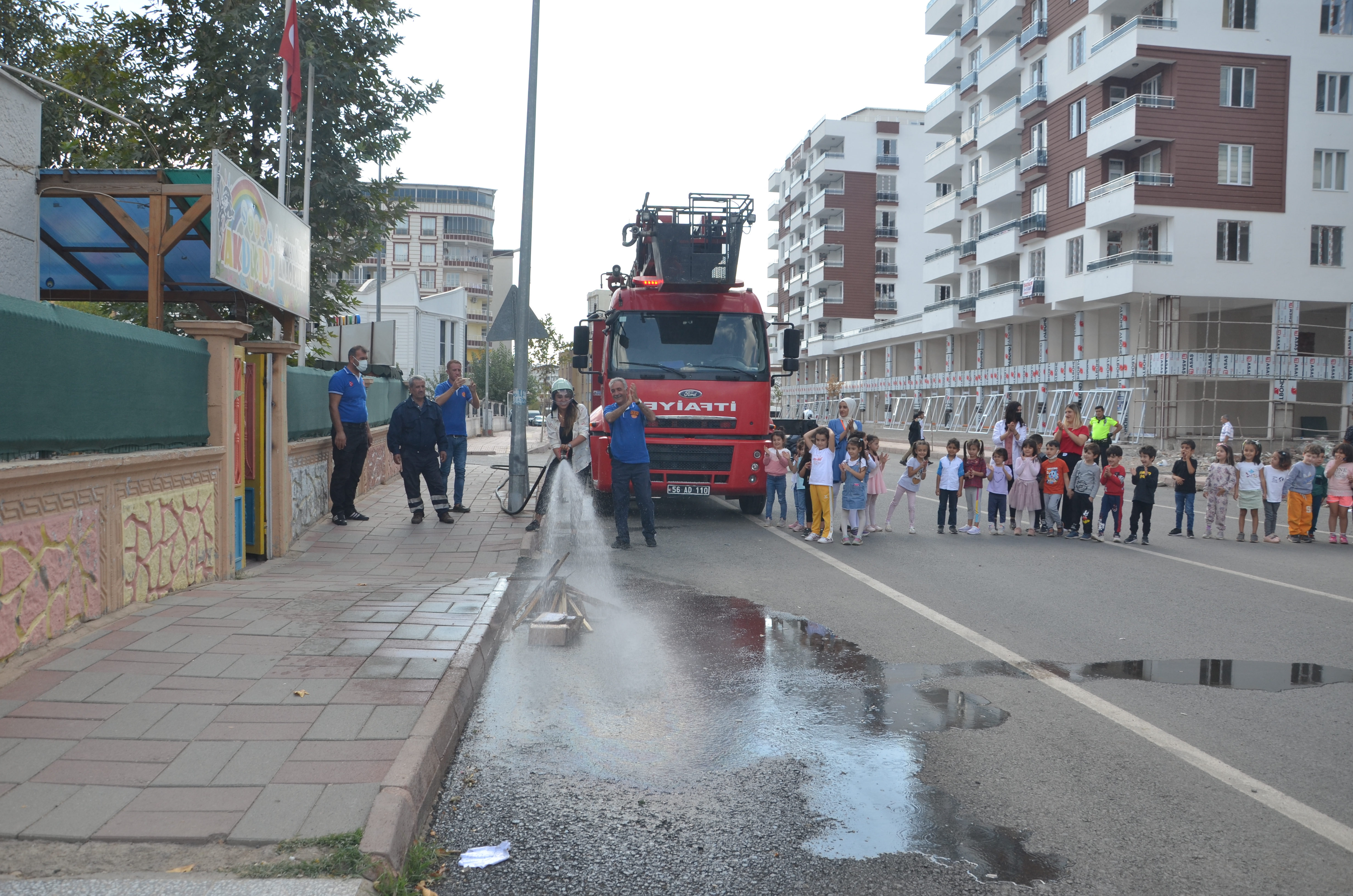 Miniklere yangın eğitimi verildi