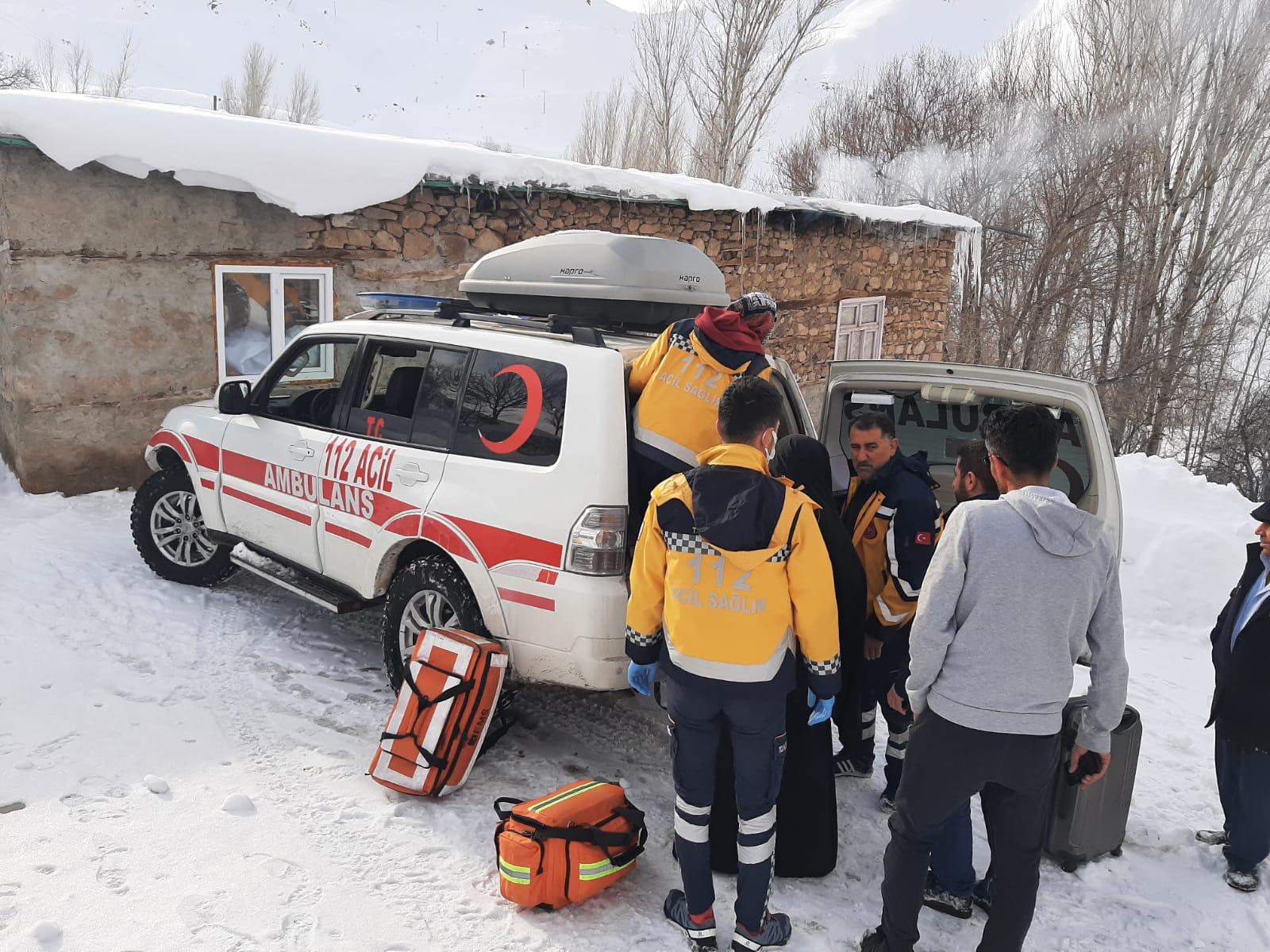 HAMİLE KADINA EKİPLER 3 SAATLİK ÇALIŞMA SONUCU ULAŞTI