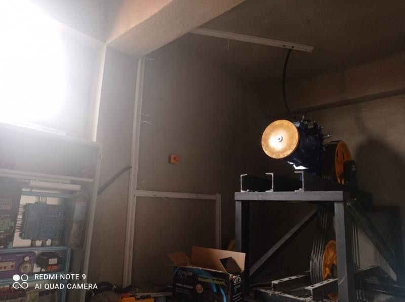 Hırsızlar Asansör Tesisatını Çaldı