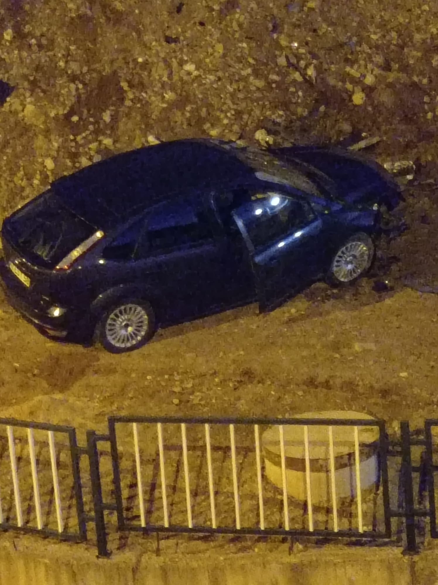 Siirt'e Bir Araç Şarampole Devrildi: 2 Yaralı 1 Siirt'e Bir Araç Şarampole Devrildi: 2 Yaralı