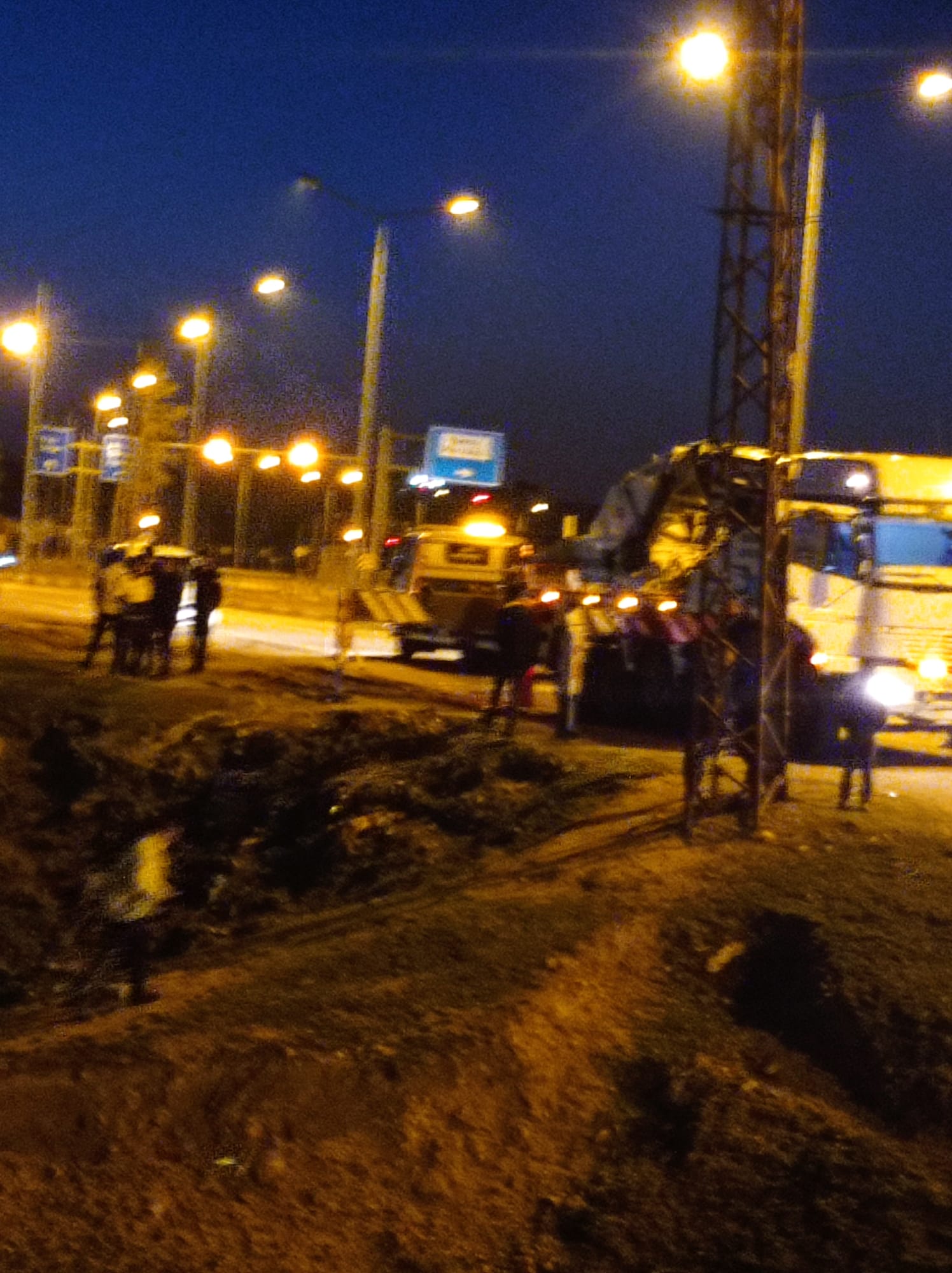 Siirt'e Bir Araç Şarampole Devrildi: 2 Yaralı 3 Siirt'e Bir Araç Şarampole Devrildi: 2 Yaralı