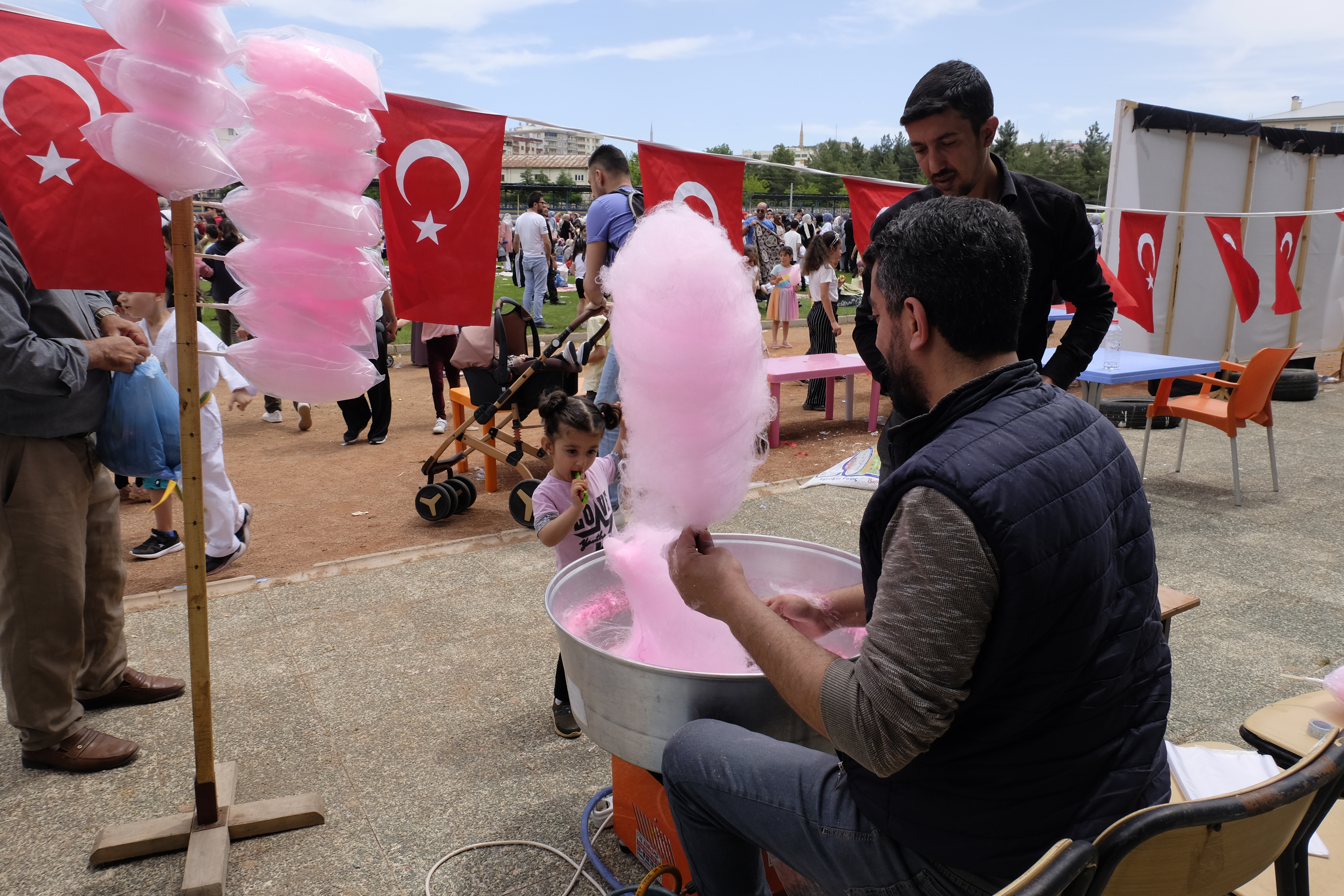 <strong>“Amacımız Geleneklerimizi Yaşatmak ve Sonraki Nesillere Aktarmak”</strong> 9 <strong>“Amacımız Geleneklerimizi Yaşatmak ve Sonraki Nesillere Aktarmak”</strong>
