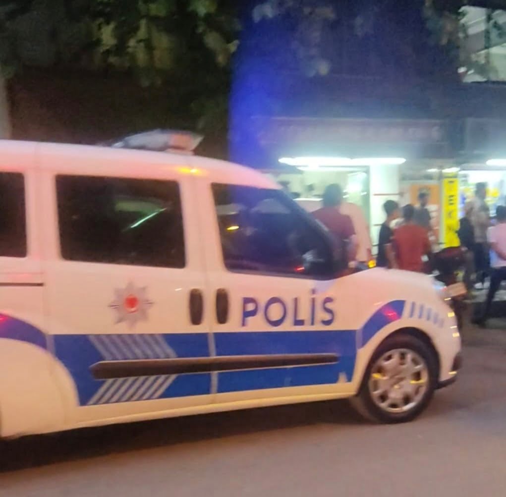 <strong>Zabıta ve Seyyar Satıcılar Birbirine Girdi</strong>