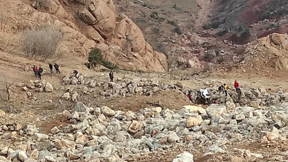 Şirvan’da Şarampole Devrilen Kamyon Sürücüsü Hayatını Kaybetti