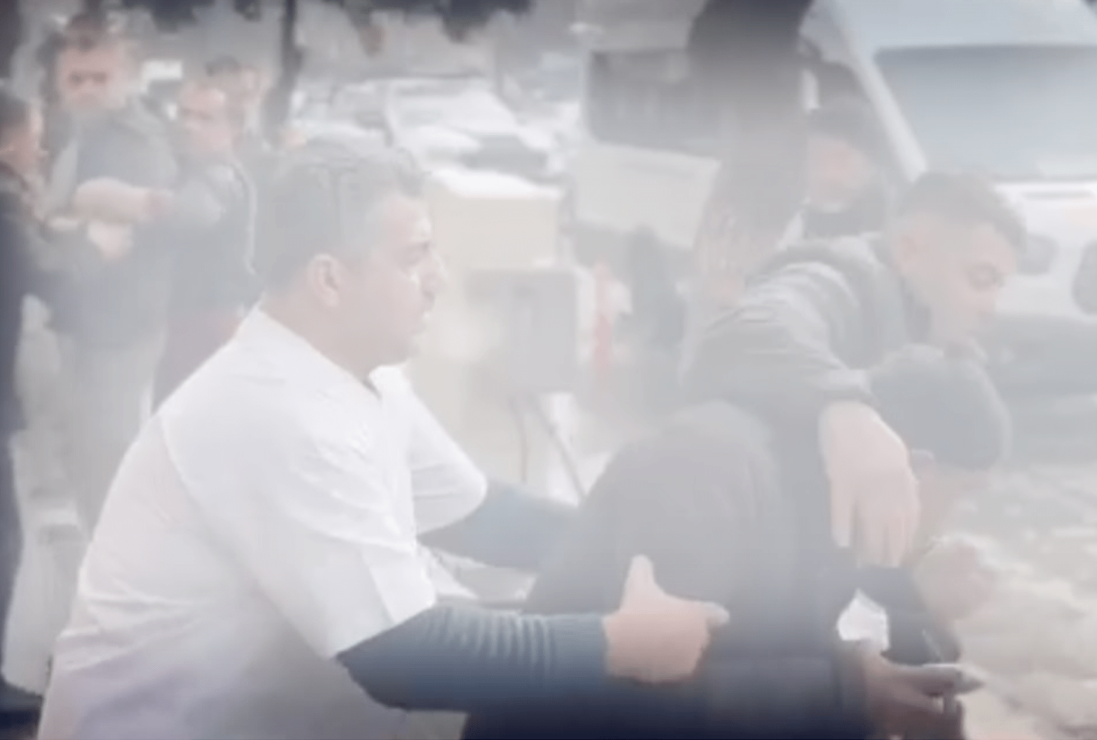 Siirt’te İki Kişi Arasında Çıkan Kavgayı Vatandaşlar Ayırdı