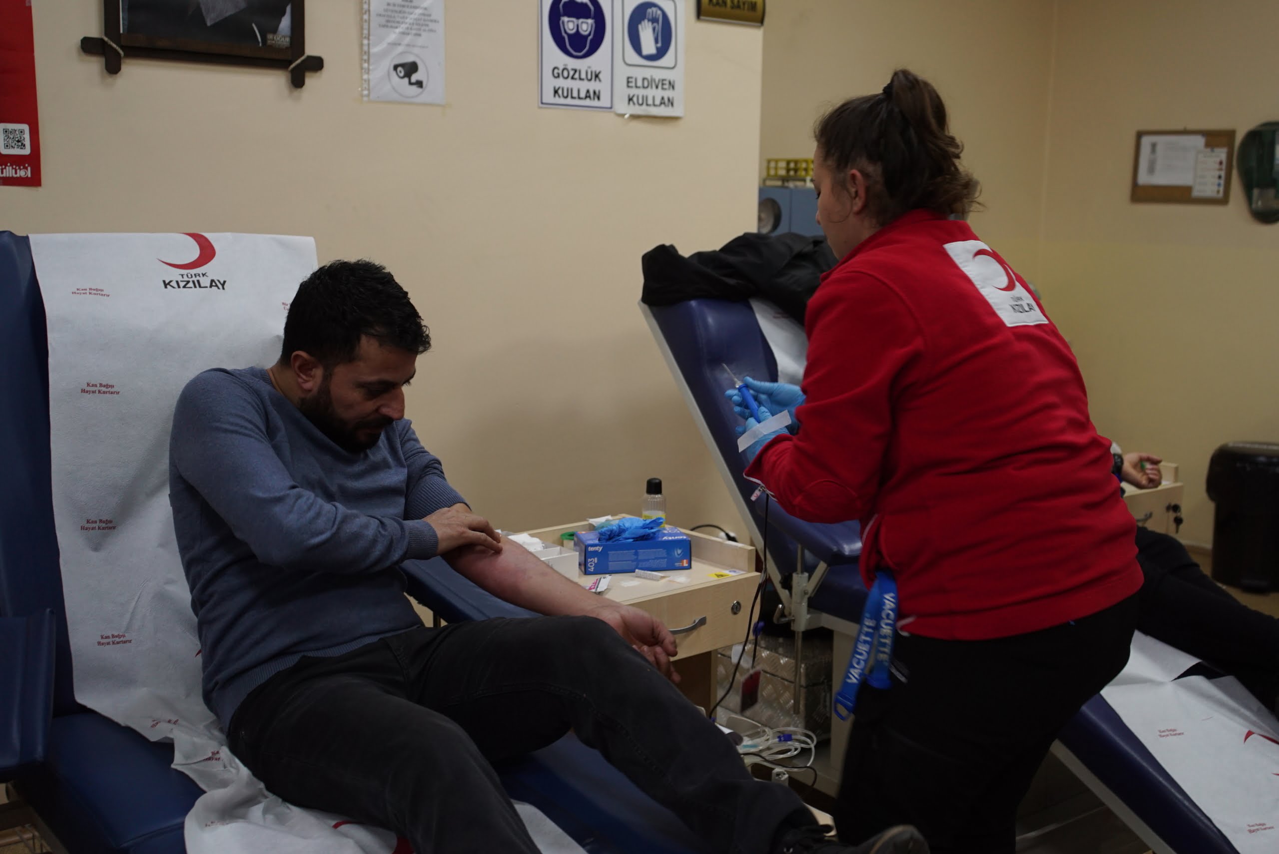 Siirtlilerden Depremzedelere Yoğun Kan Bağışı  