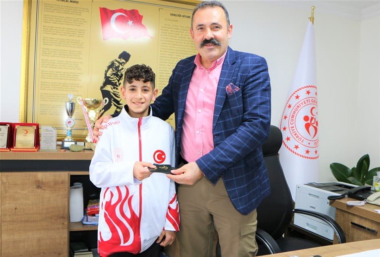 Siirtli Sporcu 1.000 Metre Koşuda Türkiye İkincisi Oldu