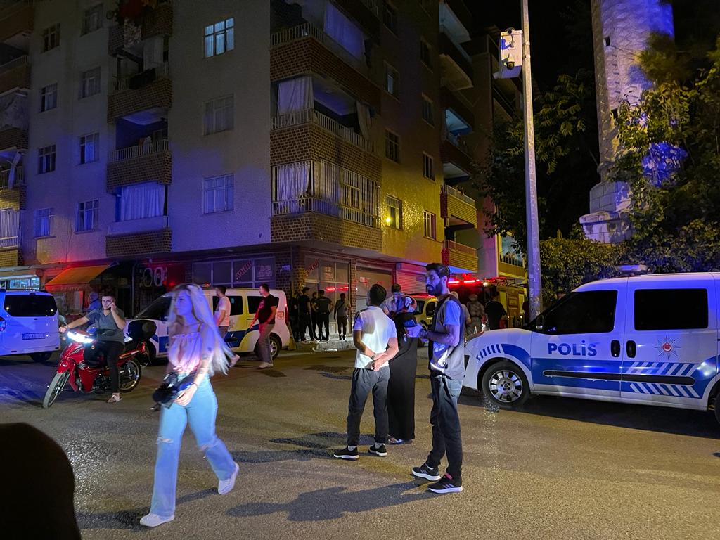 Çocuklarını Rehin Alan Adam Kendini Vurdu 