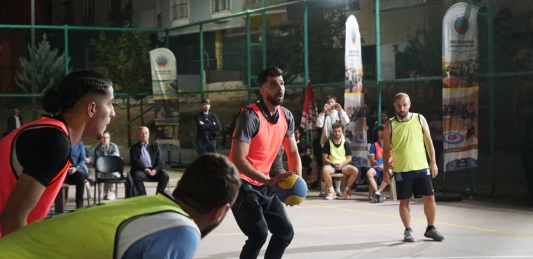 Siirt’te 3×3 Sokak Basketbolu Turnuvası Düzenlendi