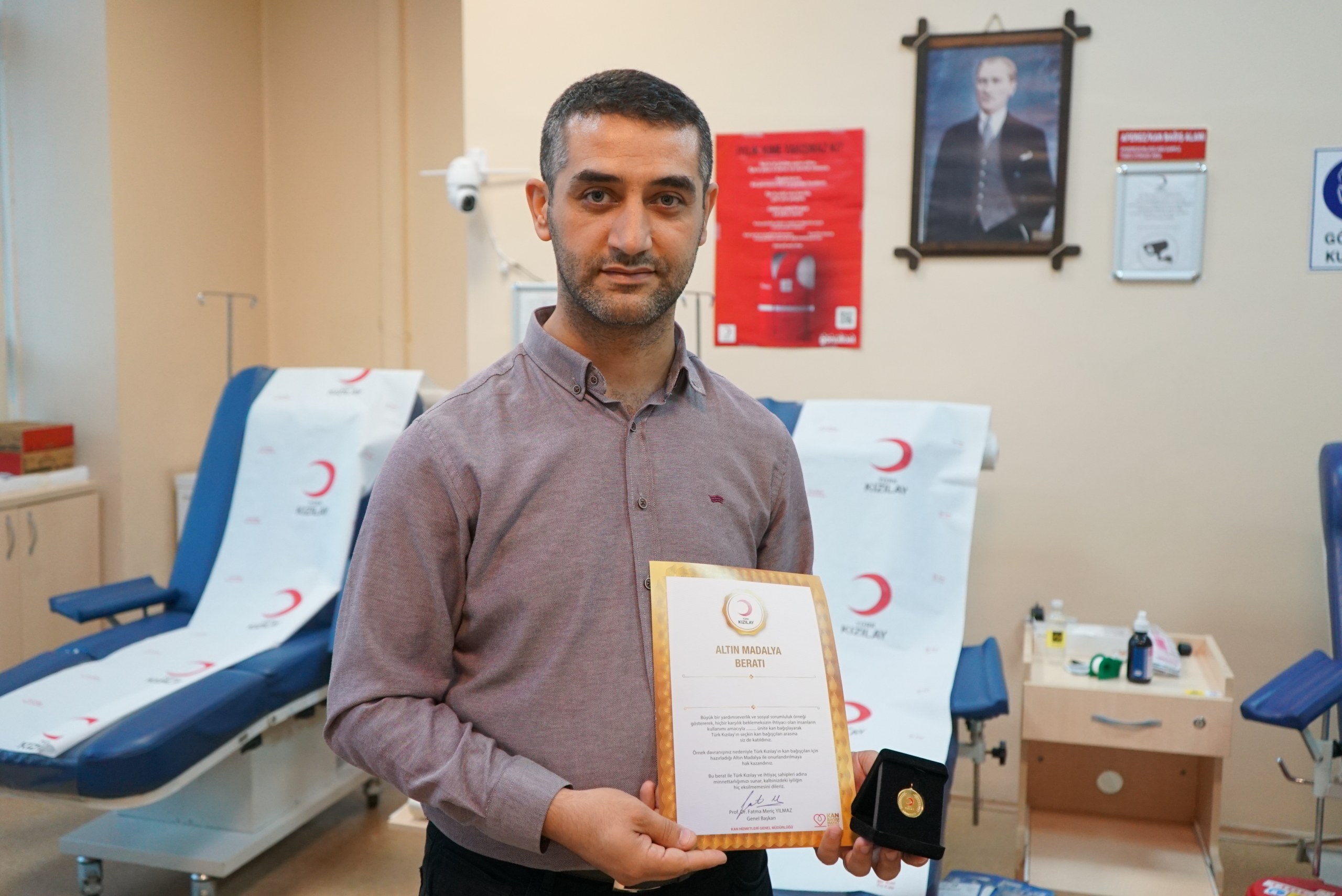 37 Kere Kan Bağışladı, Altın Madalya Aldı