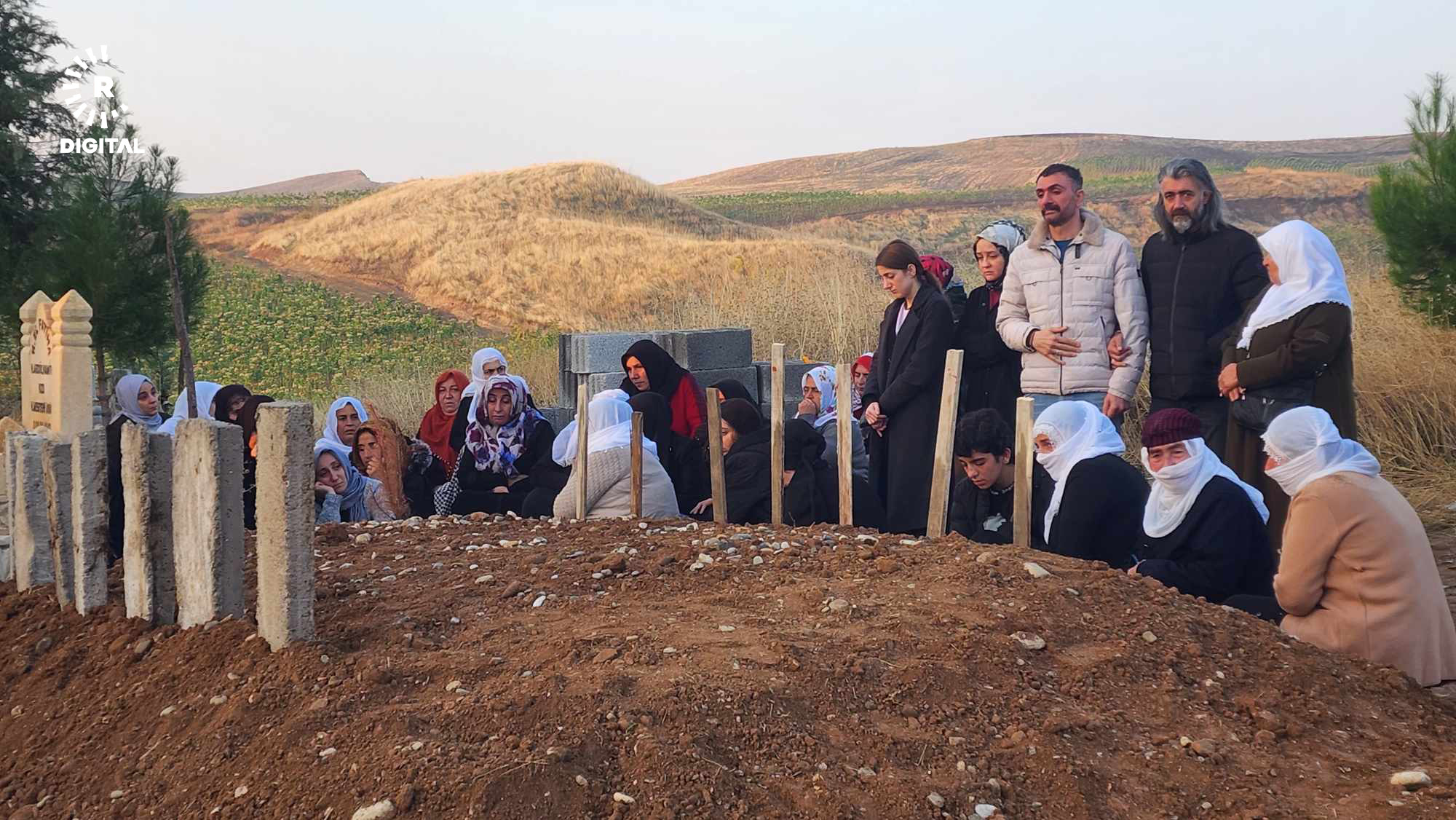 Siirt’teki Korkunç Kazada Ölen Anne Ve Beş Evladı Defnedildi 1 Siirt’teki Korkunç Kazada Ölen Anne Ve Beş Evladı Defnedildi
