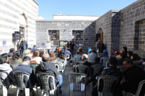 Diyarbakır’da Paşa Hamamı’nda Kitap Mezadı Yapıldı