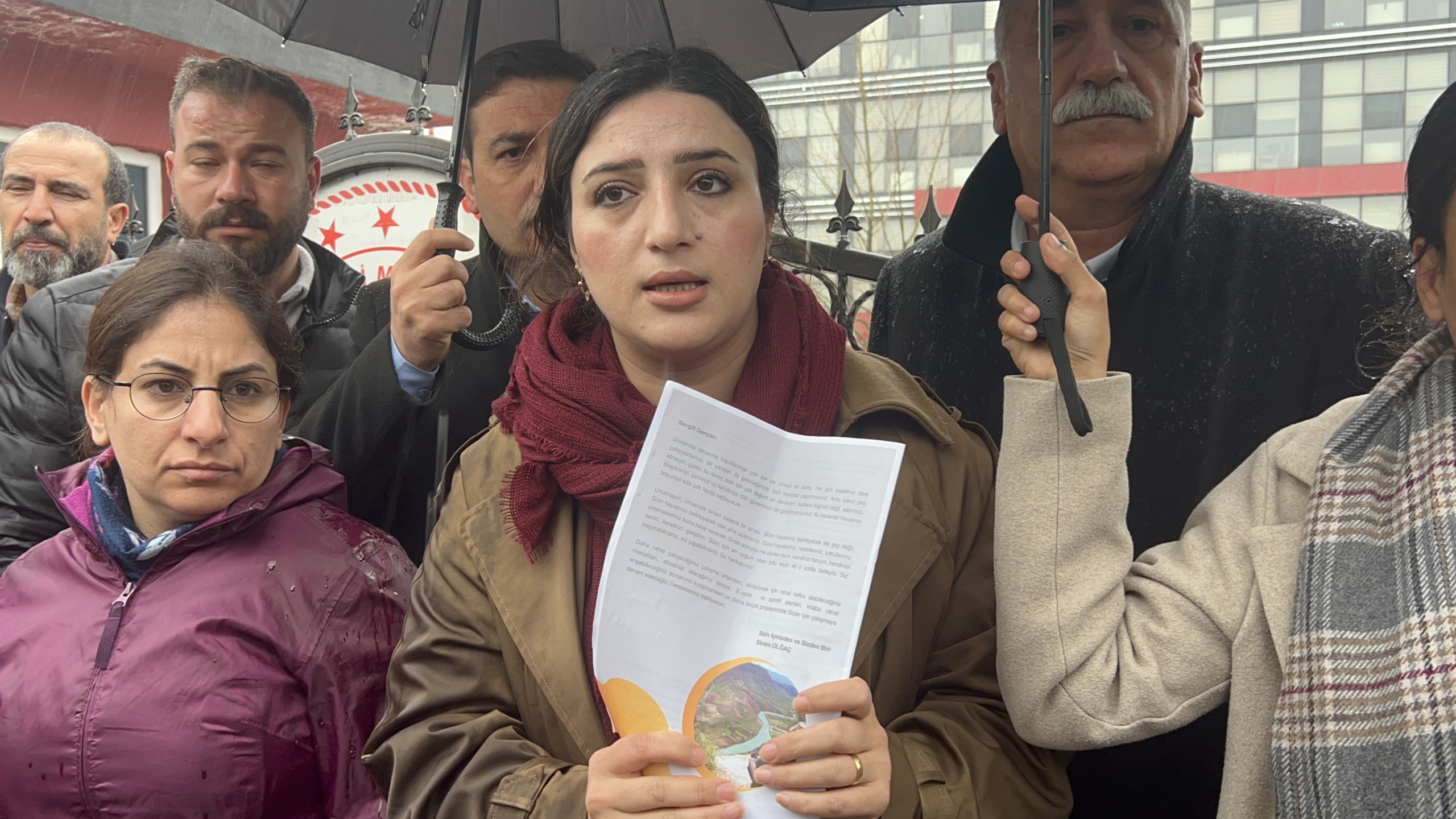 Sarıtaş: “Ben Vekil Olarak Bahçeye Giremiyorum, X Partisi Ücretsiz Deneme Yapıyor”