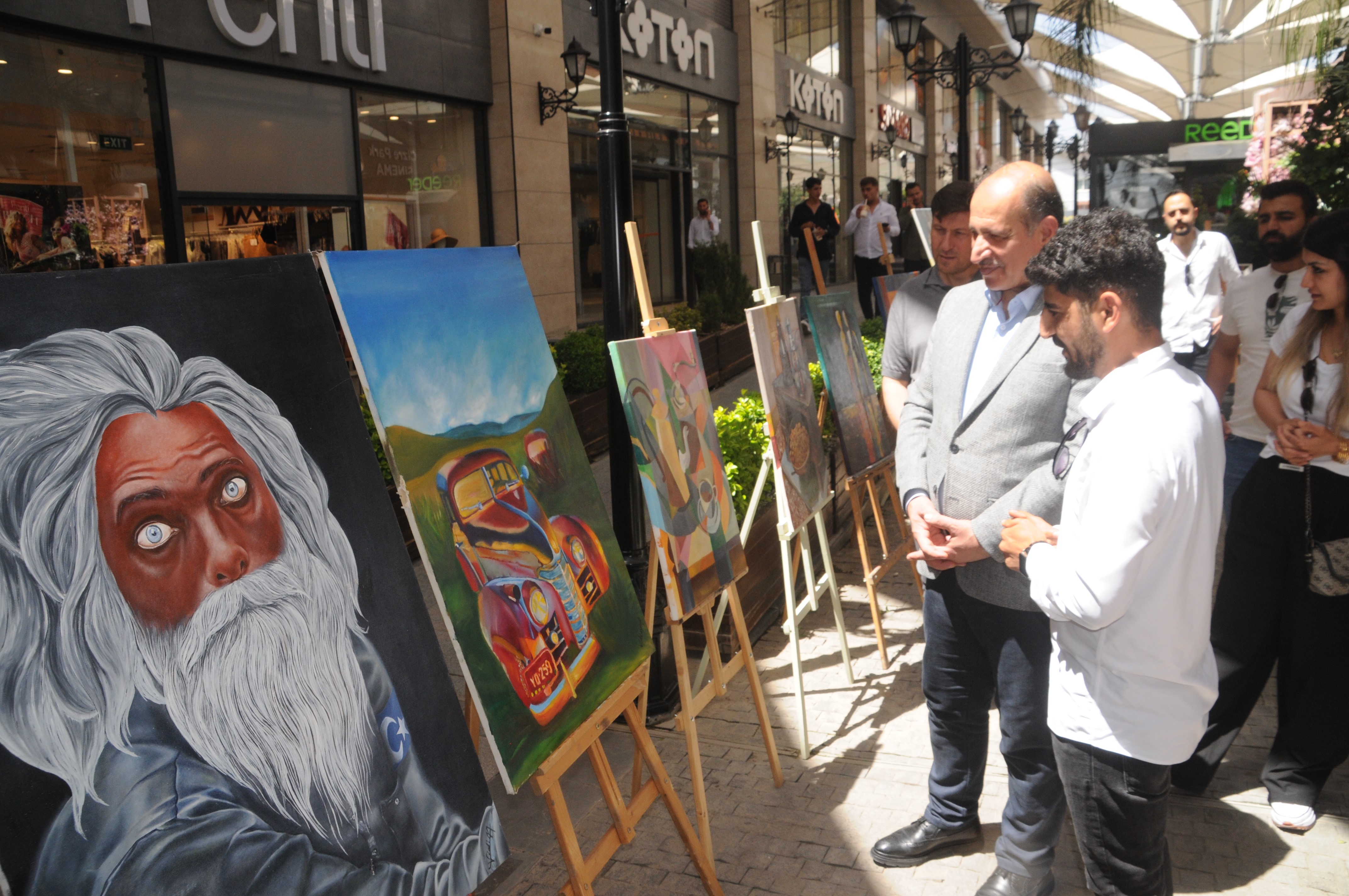 Cizre’de Öğretmenlerin Karma Resim Sergisine İlgi 1 Cizre’de Öğretmenlerin Karma Resim Sergisine İlgi