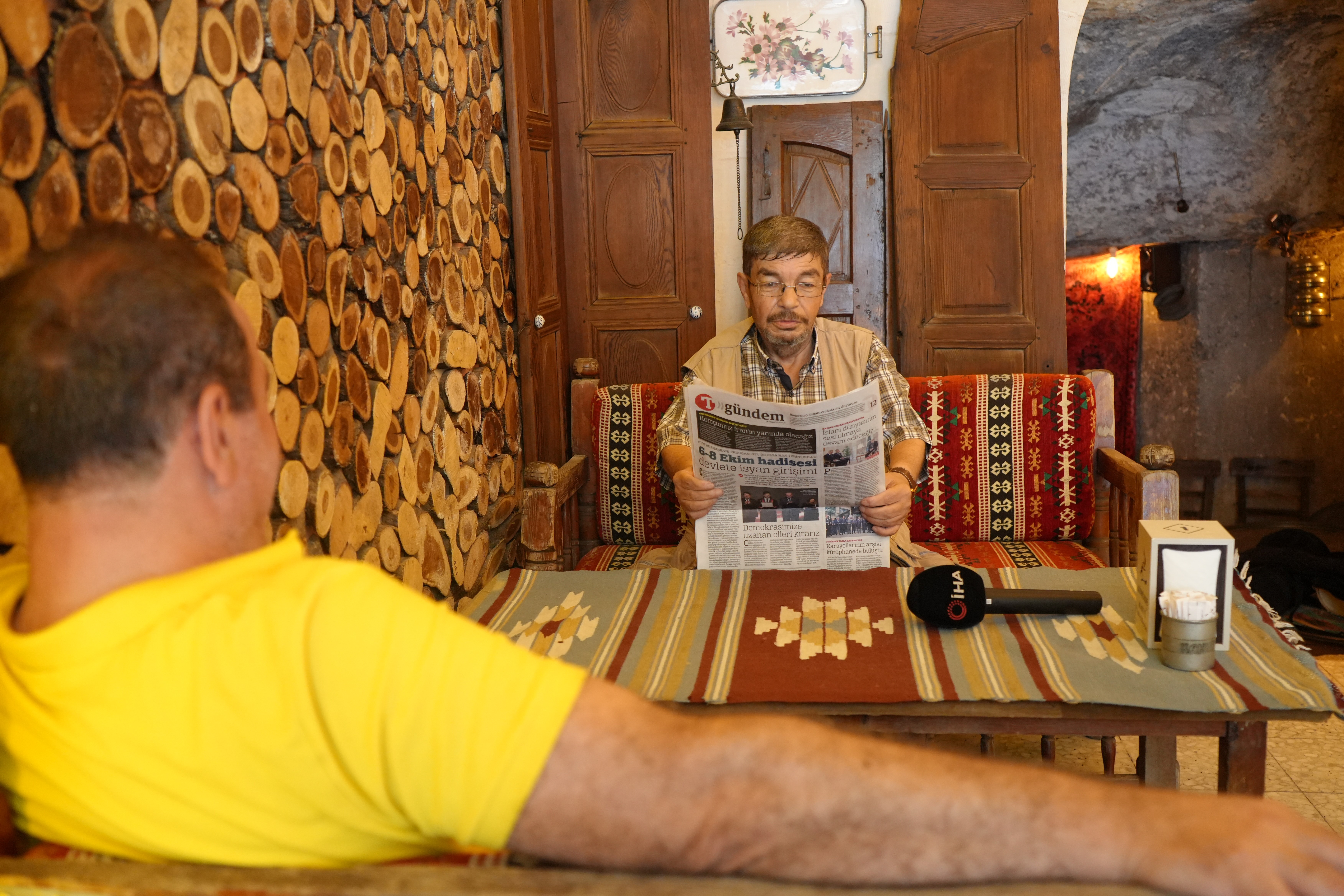 Gaziantep'in 'Terso Kemal'i Gazeteleri Ters Okuyor 1 Gaziantep'in 'Terso Kemal'i Gazeteleri Ters Okuyor