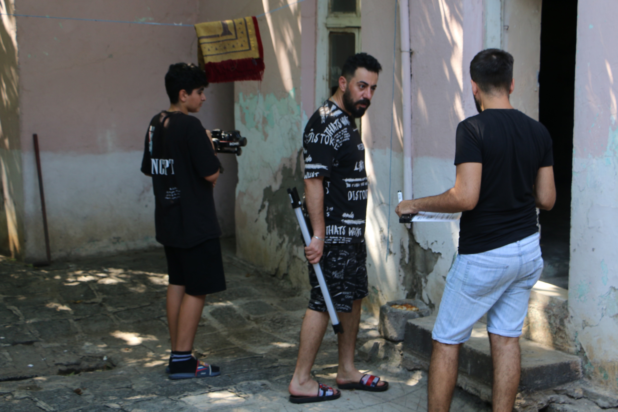 Tarihi Sur İlçesinde Uzun Metrajlı Korku Filmi Çekiliyor 2 Tarihi Sur İlçesinde Uzun Metrajlı Korku Filmi Çekiliyor