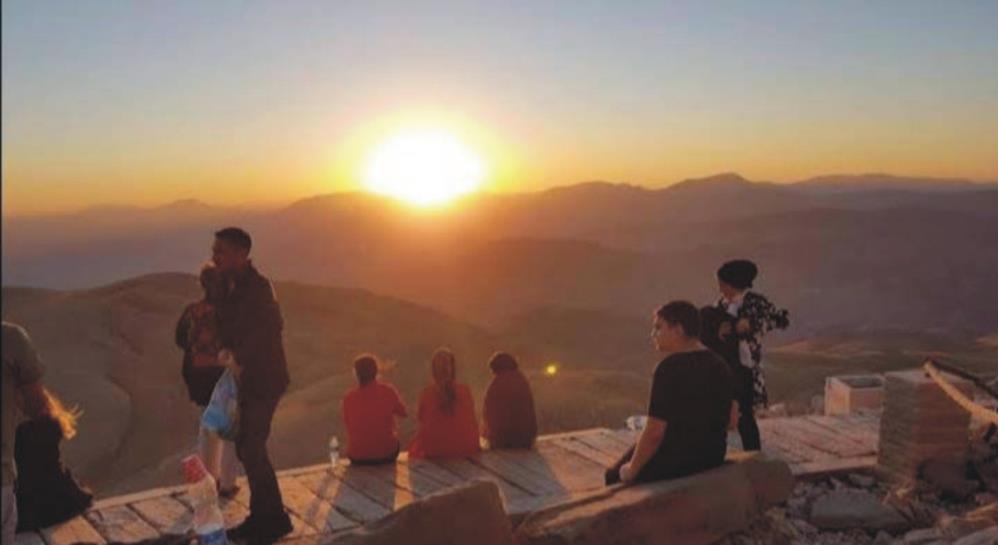 Güneşin Doğuşunu Meditasyon Yaparak İzlediler 2 Güneşin Doğuşunu Meditasyon Yaparak İzlediler