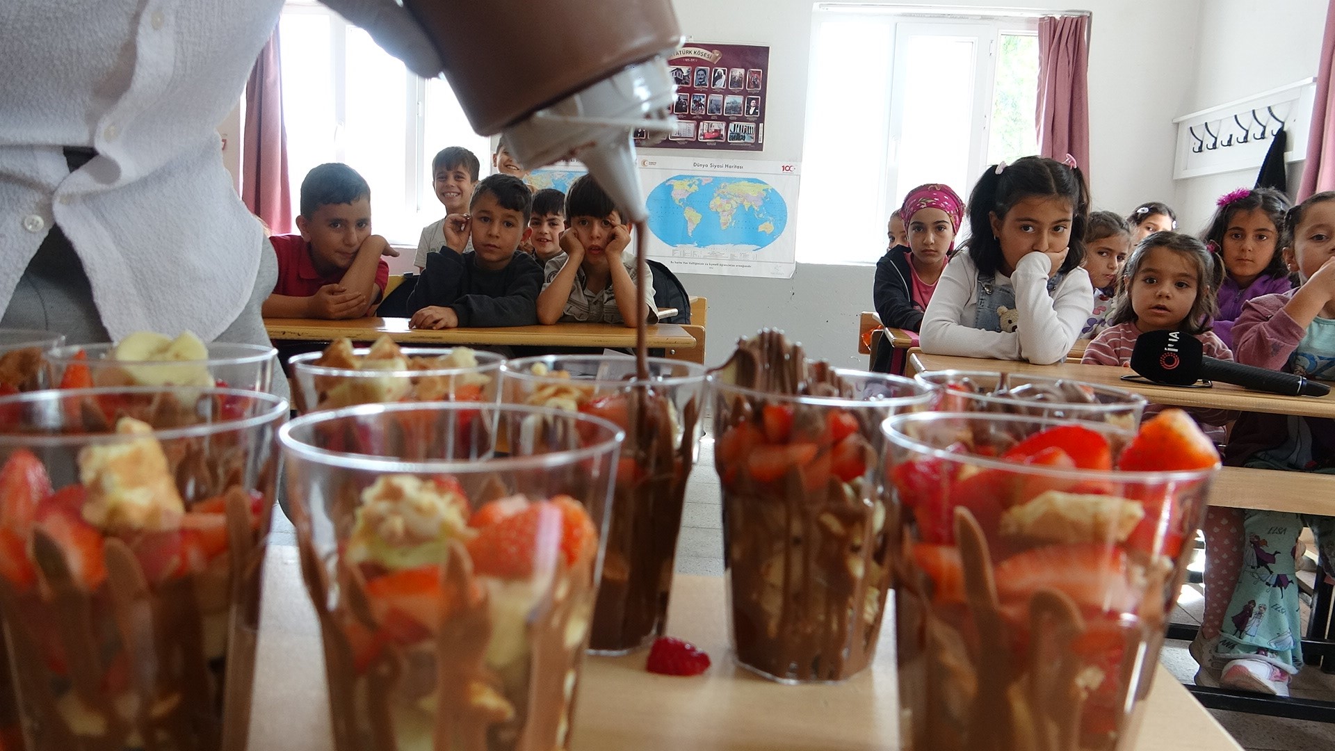 Şırnak’tan Van’a Kadar Köy Köy Dolaşarak Çocukları Waffle İle Buluşturuyor 2 Şırnak’tan Van’a Kadar Köy Köy Dolaşarak Çocukları Waffle İle Buluşturuyor