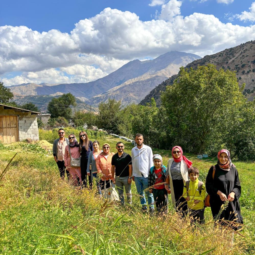 Fedakar Öğretmenler Köy Köy Dolaşarak Öğrencilerinin Okula Devamını Sağlıyor 1 Fedakar Öğretmenler Köy Köy Dolaşarak Öğrencilerinin Okula Devamını Sağlıyor