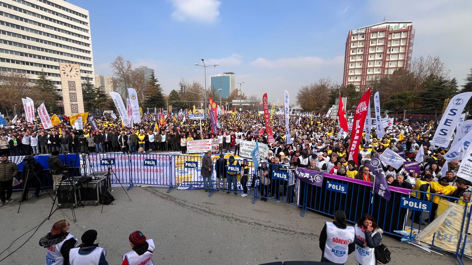 KESK'in “Geçinemiyoruz” Mitingine Binlerce Kişi Katıldı