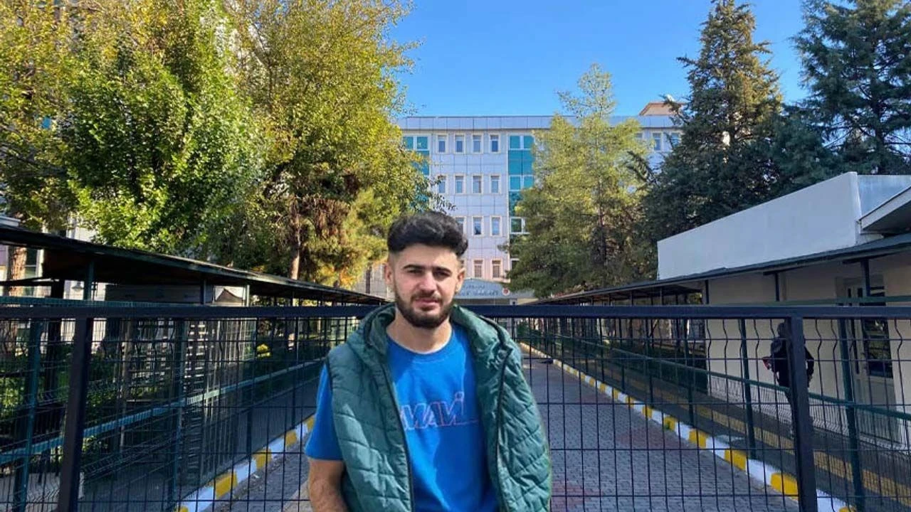 Enes Güran, Mahkemede Kolunu Nasıl Isırdığını Canlandırdı