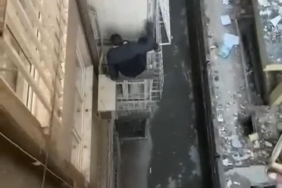 ÖRÜMCEK GİBİ BİNAYA TIRMANAN HIRSIZ BÖYLE GÖRÜNTÜLENDİ 4 AYRI DOSYASI BULUNAN "SİNCAP" LAKAPLI HIRSIZ TUTUKLANDI