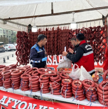 ŞANLIURFA'DA 1 TON SAHTE SUCUK ELE GEÇİRİLDİ