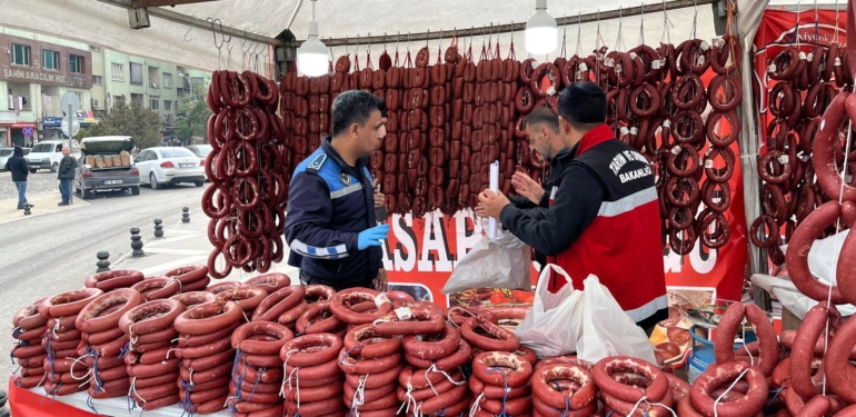 Şanlıurfa’da 1 Ton Sahte Sucuk Ele Geçirildi