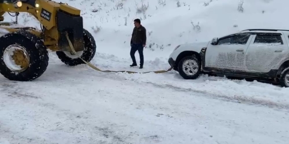 Siirt’te Yoğun Kar Yağışı Nedeniyle Kapanan Yol Ulaşıma Açıldı