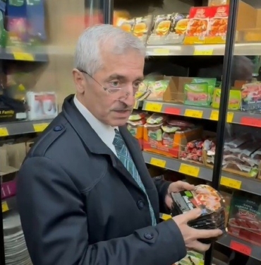 BELEDİYE BAŞKANI'NDAN TARİHİ GEÇMİŞ ÜRÜNÜ İNDİRİMLİ SATAN BİM'E SERT TEPKİ BAŞKAN TAHMAZOĞLU'NDAN BİM MARKETTE TARİHİ GEÇMİŞ ÜRÜN DENETİMİ