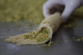 DİYARBAKIR'DA 2024 YILINDA YAKLAŞIK 800 TON TESCİLLİ BURMA KADAYIF SATILDI DİYARBAKIR BURMA KADAYIFINDA YILBAŞI MESAİSİ