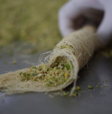 DİYARBAKIR'DA 2024 YILINDA YAKLAŞIK 800 TON TESCİLLİ BURMA KADAYIF SATILDI DİYARBAKIR BURMA KADAYIFINDA YILBAŞI MESAİSİ