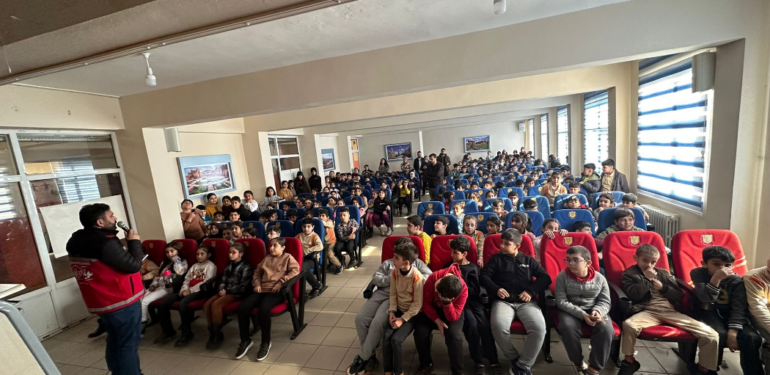 Cizre’de Öğrencilere Yönelik Akran Zorbalığı Semineri Düzenlendi