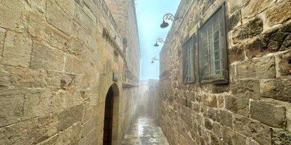 Mardin Valiliği’nin Sisli Manzarası Sosyal Medyada İlgi Gördü