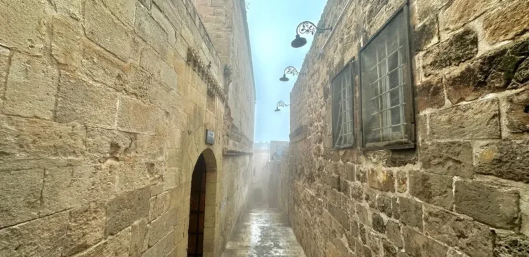 Mardin Valiliği’nin Sisli Manzarası Sosyal Medyada İlgi Gördü