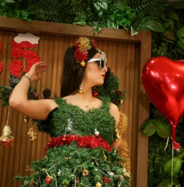 Yapay Çam Ağacıyla Tasarlanan Gelinlik Sergilendi