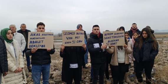 Depremde 51 Kişinin Öldüğü Binaların Müteahhidi Tahliye Edildi, Ölenlerin Aileleri Tepki Gösterdi