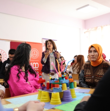 DİYARBAKIR'DA OKUL ÖNCESİ ÖĞRETMENLERİ 5 FARKLI ATÖLYEDE ÖĞRENDİKLERİNİ ÖĞRENCİLERE AKTARACAK