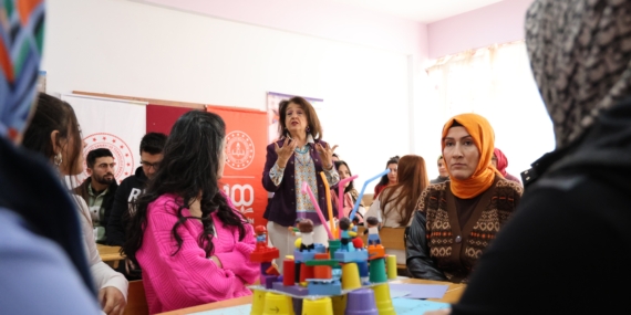 Okul Öncesi Öğretmenleri Öğrendiklerini Öğrencilere Aktaracak