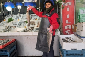 KİLİS'İN TEK KADIN BALIKÇISI DEDE MESLEĞİNİ SÜRDÜRÜYOR