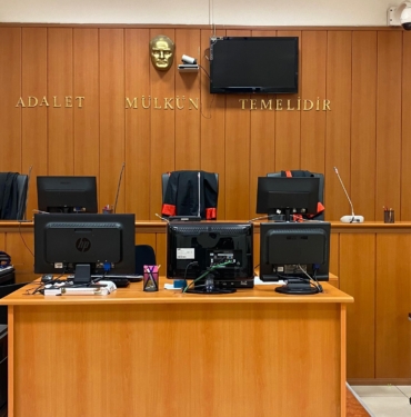 KOCASINA BOŞANMA DAVASI AÇAN KADIN, NAFAKA ÖDEMEYE MAHKUM EDİLDİ