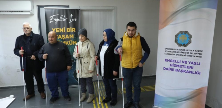 Diyarbakır’da Görme Engellilere ‘Bağımsız Hareket Uygulaması’ Eğitimi Veriliyor