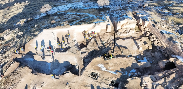 3 Bin Yıllık Zerzevan Kalesi’nde Güney Surları Gün Yüzüne Çıkartıldı