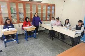 GÖRME ENGELLİ ÖĞRETMEN ÇİFT, ÖĞRENCİLERİ GELECEĞE HAZIRLIYOR