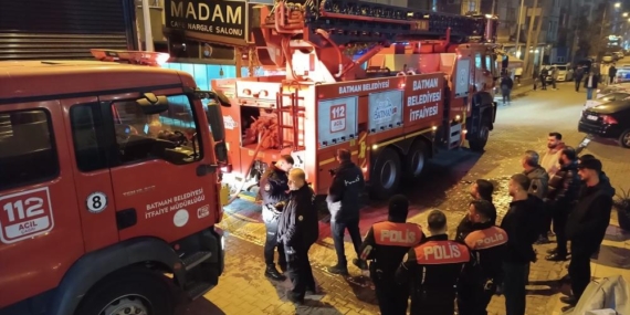 Evini Ateşe Verip Komşularından Yardım İstedi