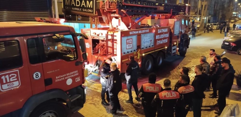 Evini Ateşe Verip Komşularından Yardım İstedi