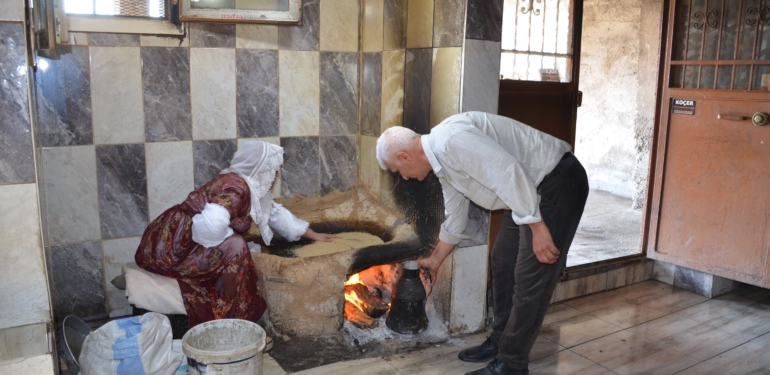 Sofralara Ulaşan Tahin Su Değirmeninde İşleniyor
