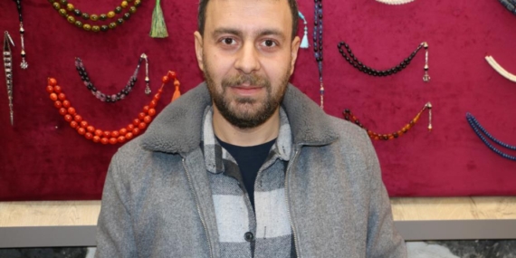 Strese ve Hastalıklara İyi Geldiğine İnanılan Kehribar Taşları İlgi Görüyor