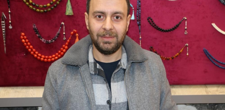 Strese ve Hastalıklara İyi Geldiğine İnanılan Kehribar Taşları İlgi Görüyor