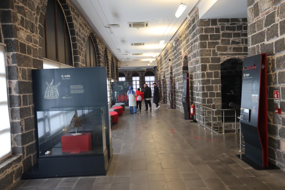 Memlük Devleti'nin Son Sultanının Miğferi Diyarbakır'da Sergileniyor 1 Memlük Devleti'nin Son Sultanının Miğferi Diyarbakır'da Sergileniyor